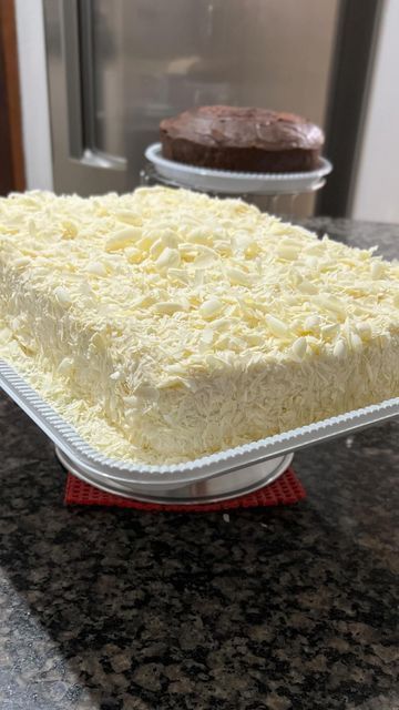 bolo gelado de limão bem decorado