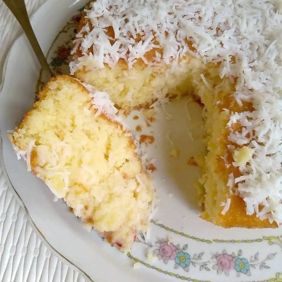 bolo moça de coco facil cremoso prático saboroso