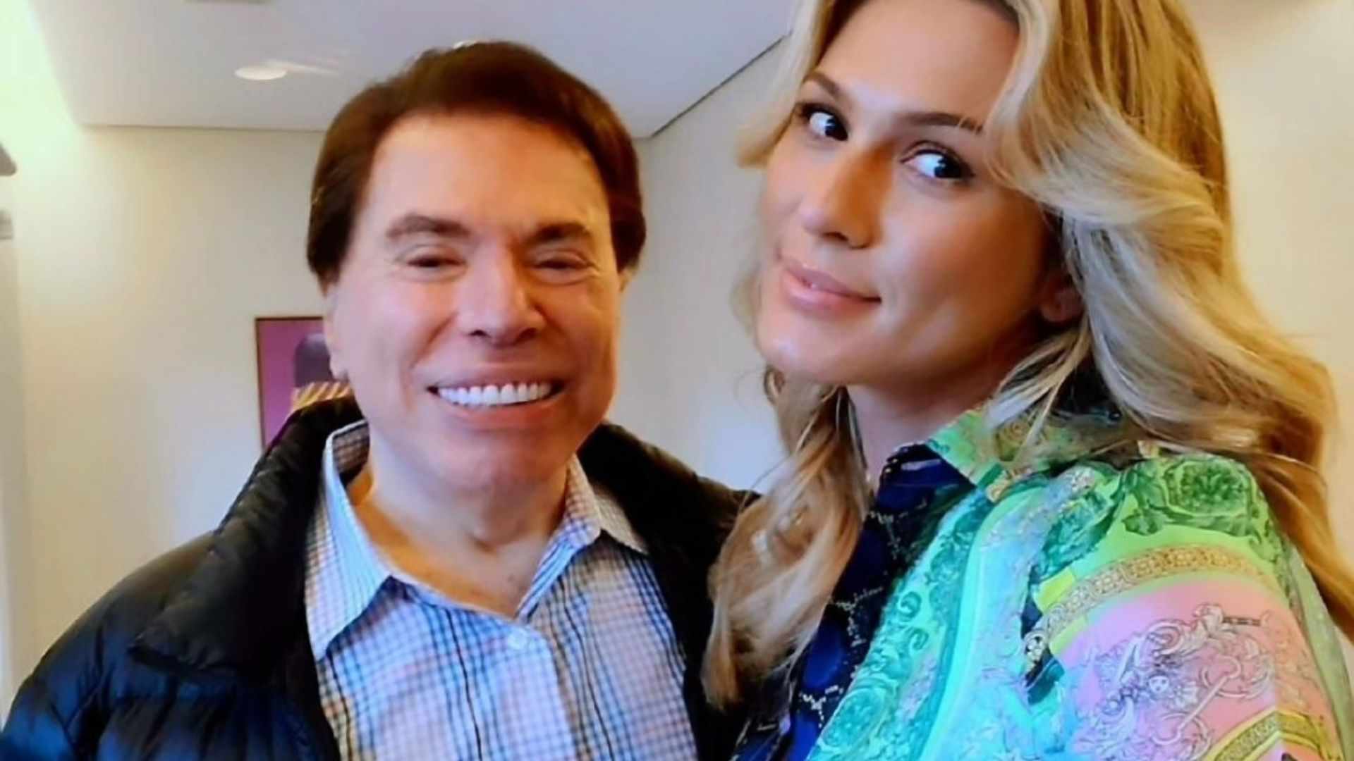 Lívia Andrade e Silvio Santos 