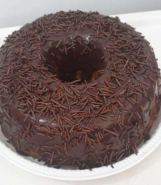 Bolo de cenoura com cobertura de chocolate rápido