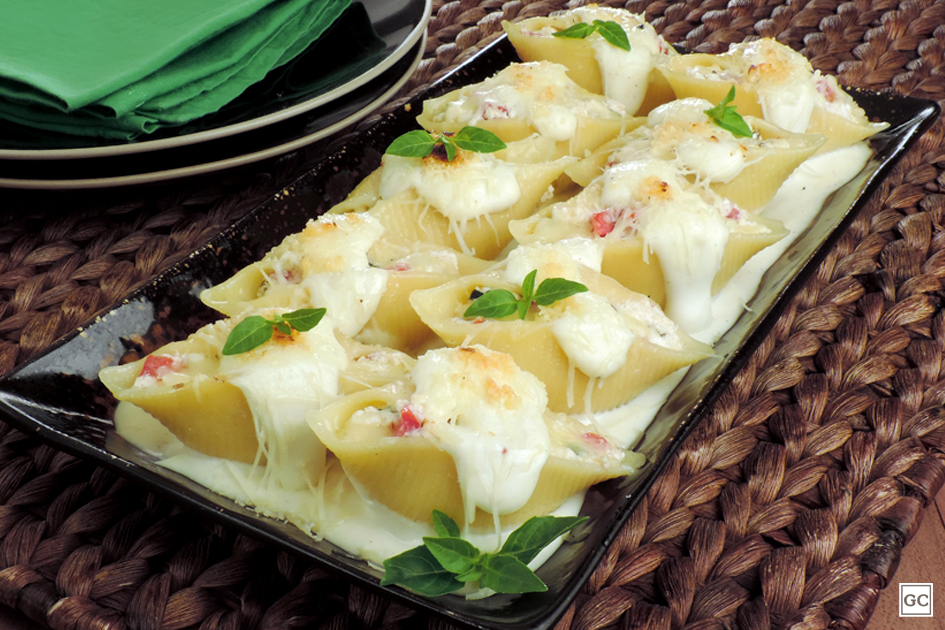 conchiglione recheado com queijo rápido