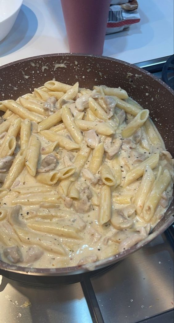 prático demais Penne ao molho branco