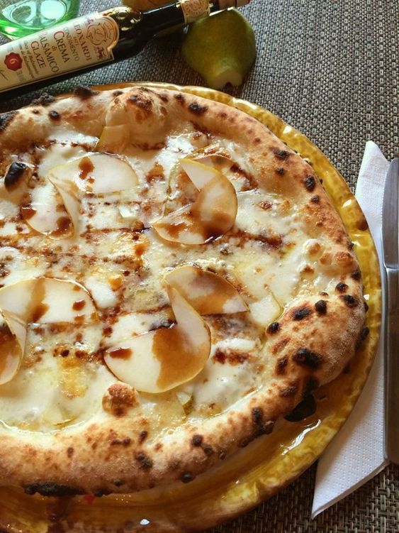 pizza de gorgonzola com massa de pizzaria