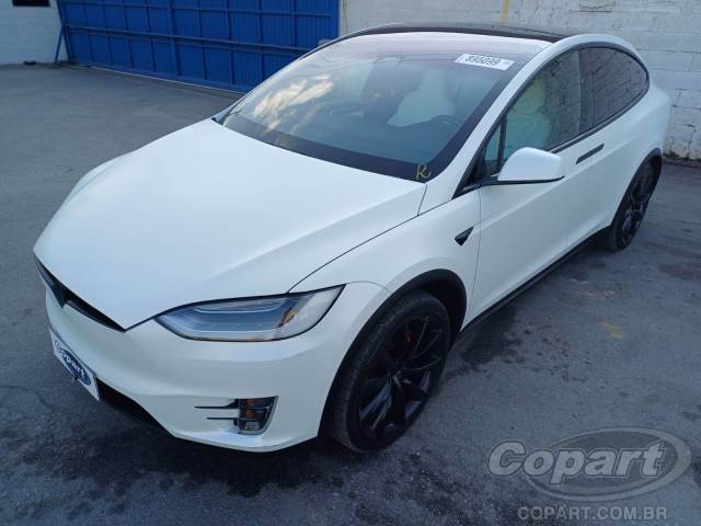 Tesla Model X – Foto: Copart