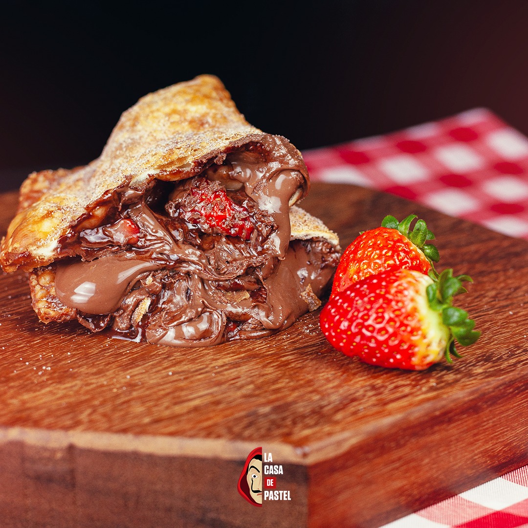 Pastel de Nutella com morango simples prático demais