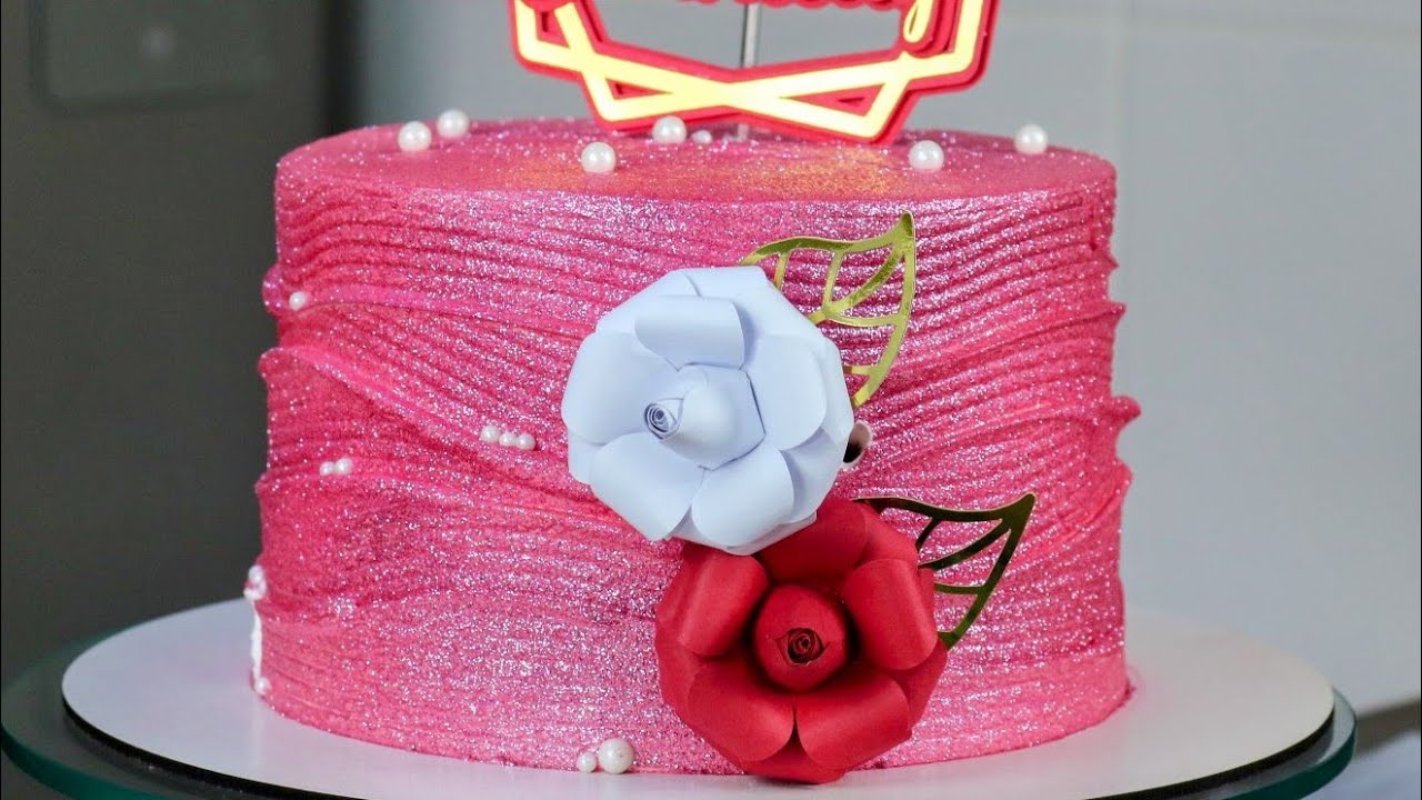 Bolo de aniversário rosa tudo gostoso