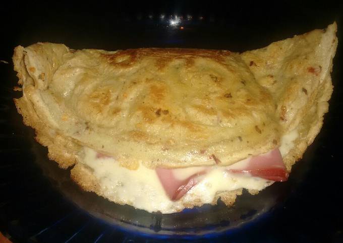 Omelete com mortadela cremosa