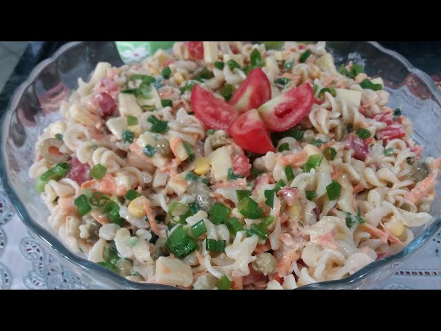 Salada de macarrão parafuso com atum prático