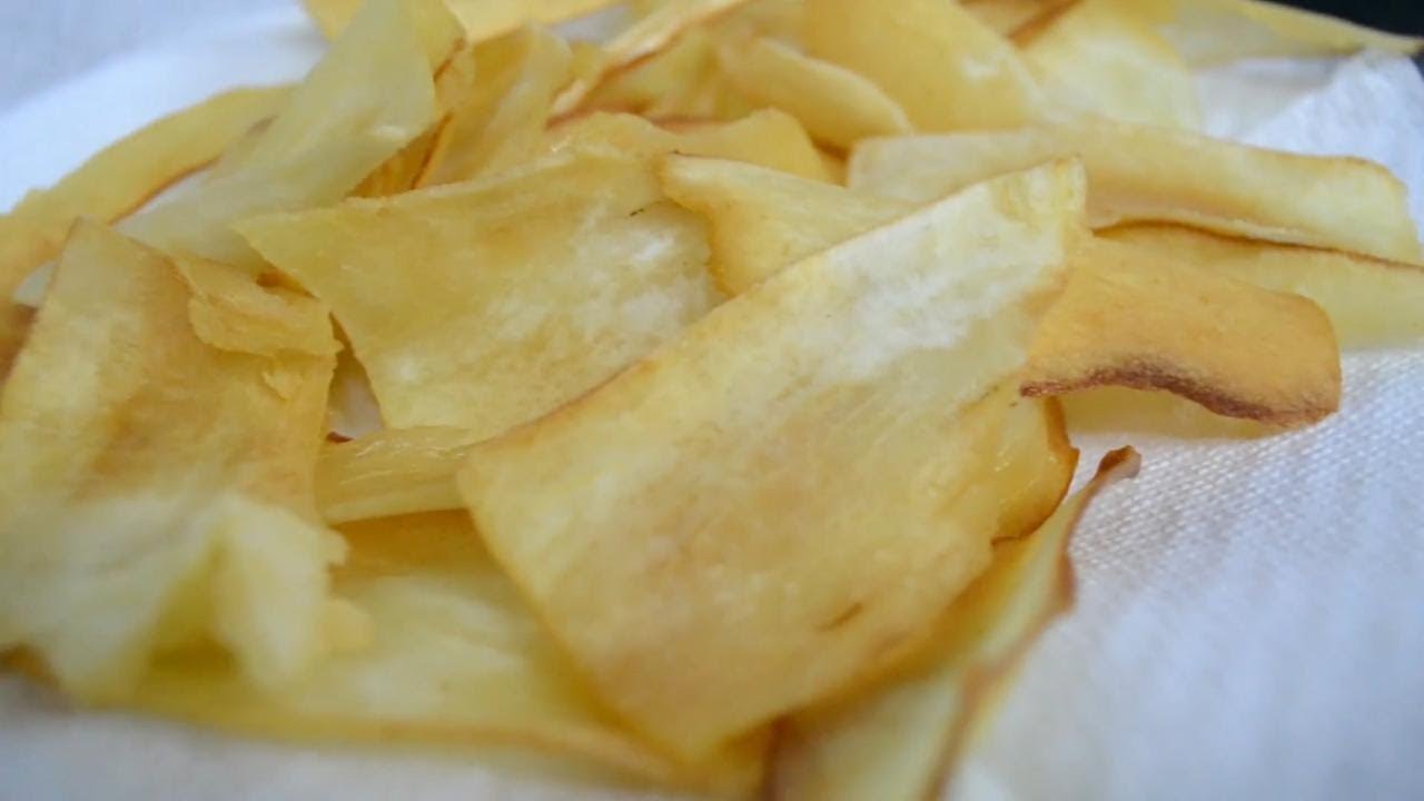 Chips de mandioca com lemon pepper fácil simples