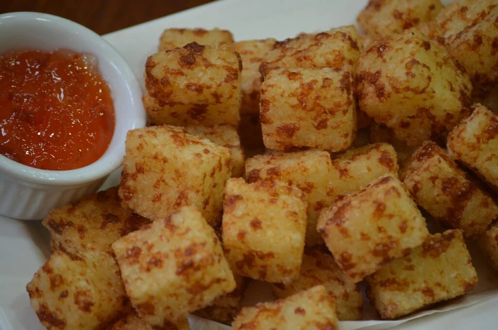 Dadinho de tapioca com queijo parmesão igual da praia