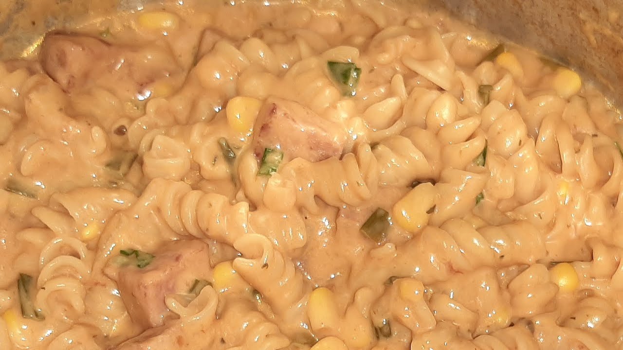 Macarrão de panela de pressão com frango tudo gostoso