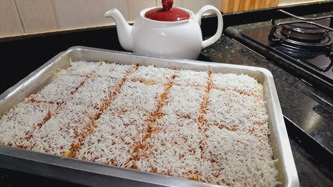 Bolo branco molhadinho da vovó fácil demais
