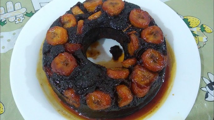 Bolo de chocolate com banana caramelizada fácil