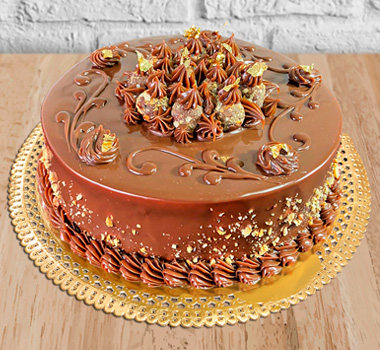 Bolo de chocolate com recheio de creme de avelã