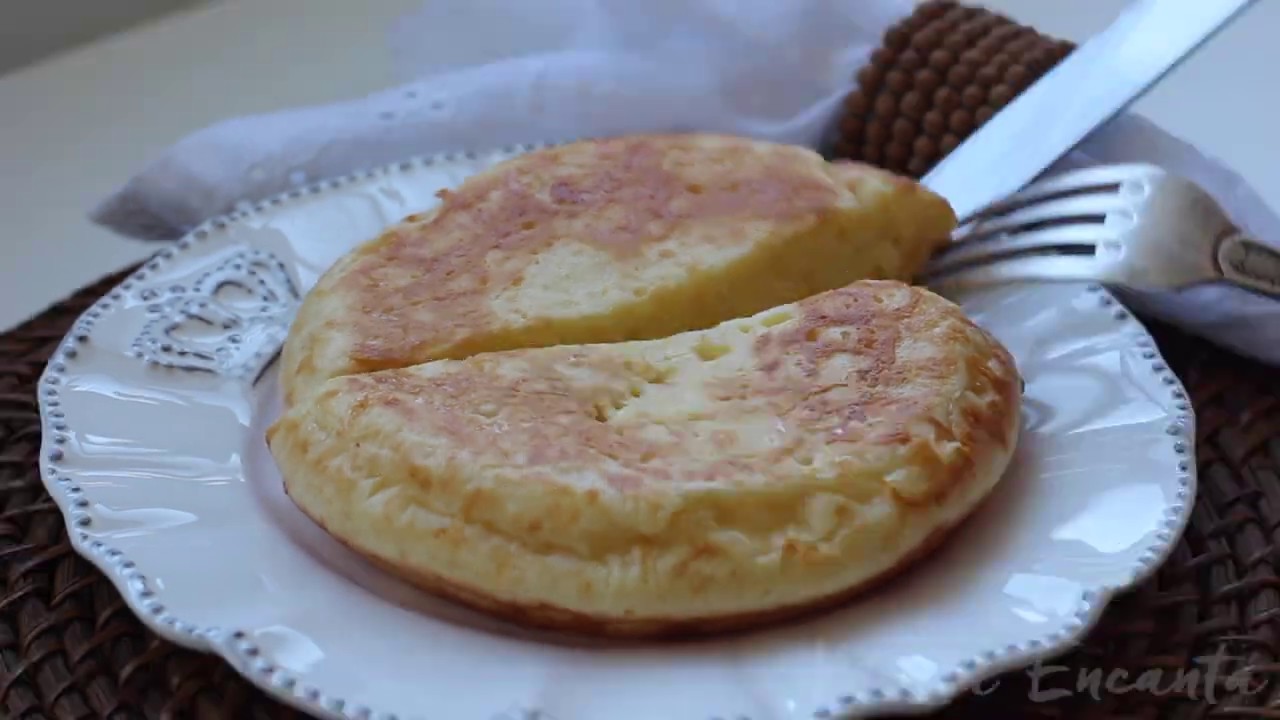 Pão de queijo de frigideira pronto em 3 minutos prático demais