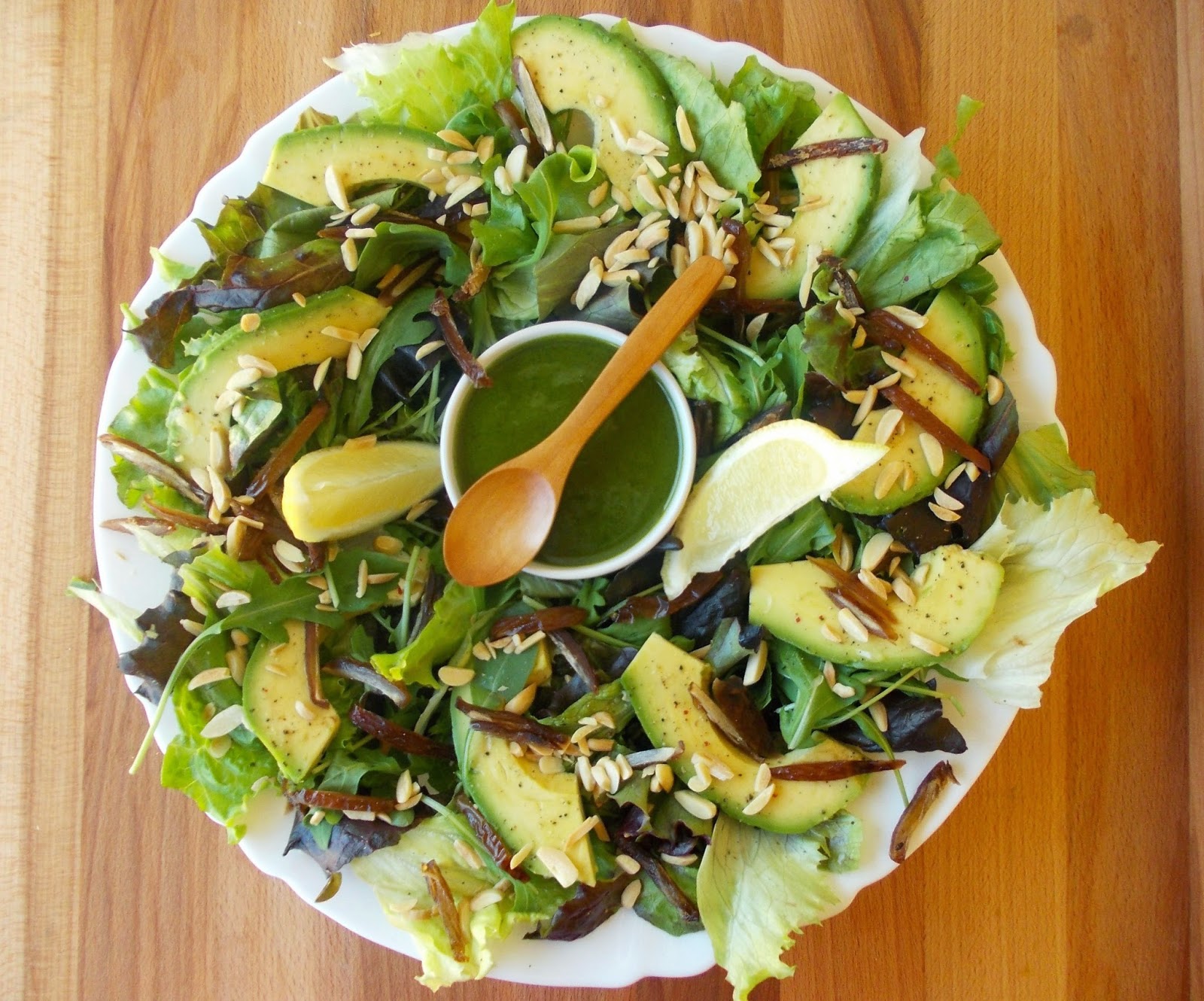 Salada chique com tâmaras