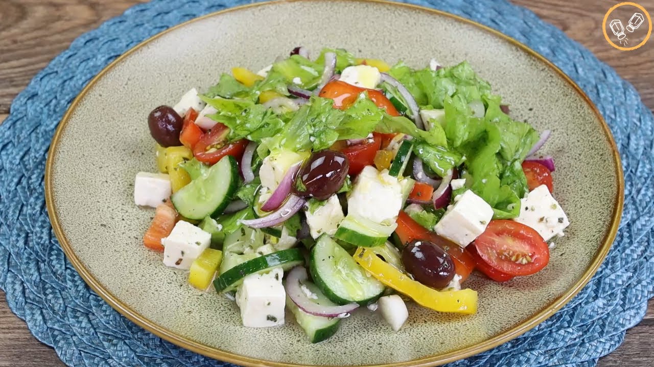 Salada grega com queijo fácil