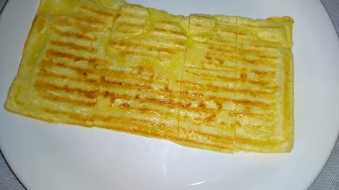 Sanduíche de pão de queijo na sanduicheira prático demais