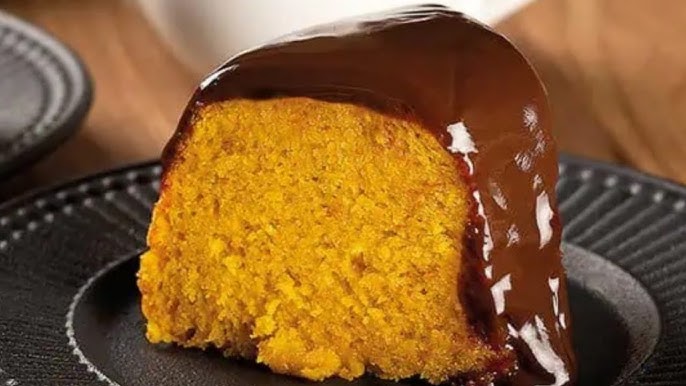 Bolo de milho com cobertura de brigadeiro tudo gostoso