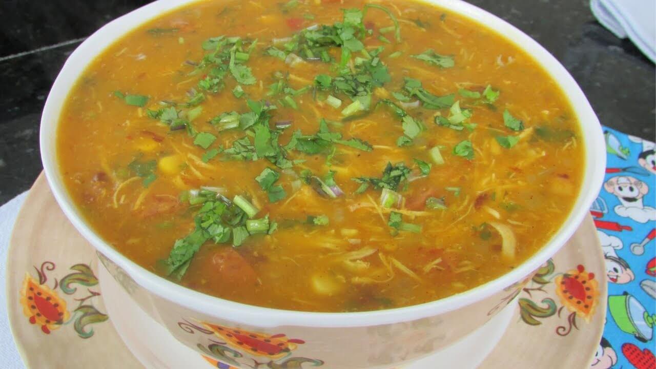 Caldo de kenga com frango bem desfiadinho prático demais