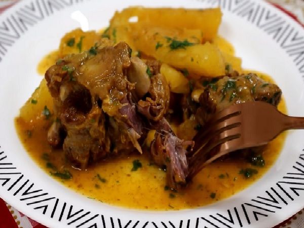 Rabada na panela de pressão com batata